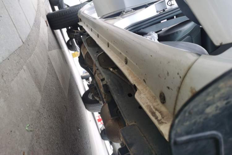 Used JMC Baodian 2020 2.5T Diesel Two-Wheel Drive Luxury Edition Long Wheelbase JX4D25A6L Right Side Sill