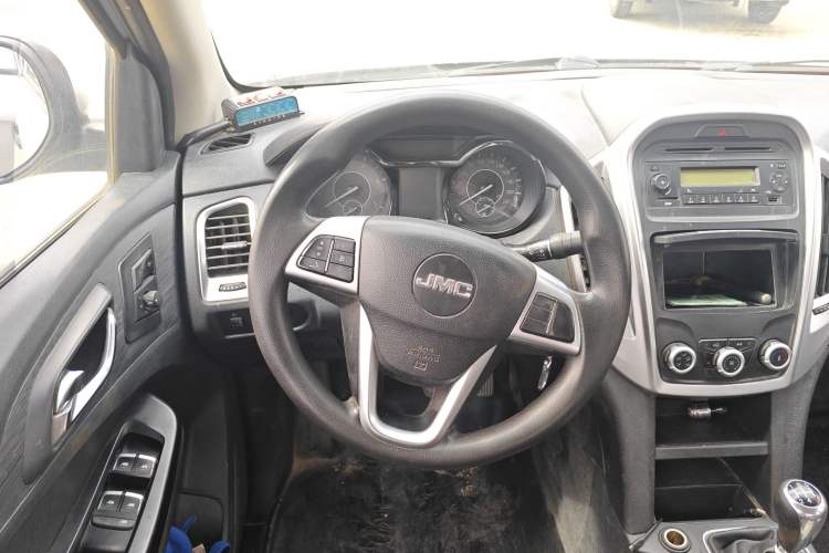 Used JMC Baodian 2020 2.5T Diesel Two-Wheel Drive Comfort Edition Long Wheelbase JX4D25A6L Steering Wheel