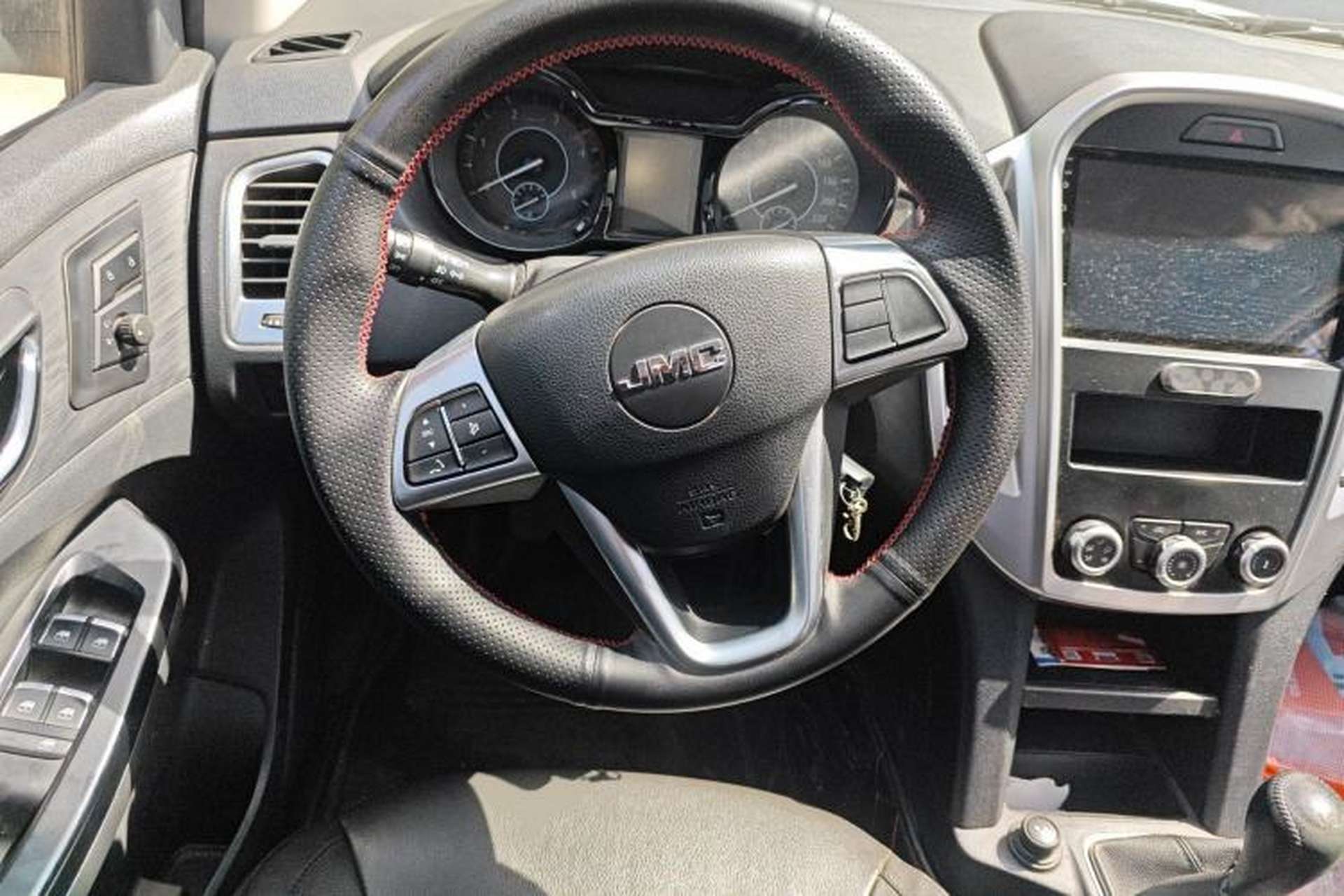 Used JMC Baodian 2020 2.5T Diesel Two-Wheel Drive Comfort Edition Standard Wheelbase JX4D25A6L Steering Wheel
