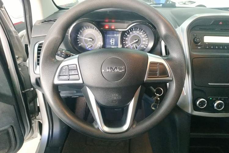 Used JMC Baodian 2020 2.5T Diesel Two-Wheel Drive Comfort Edition Long Wheelbase JX4D25A6L Steering Wheel