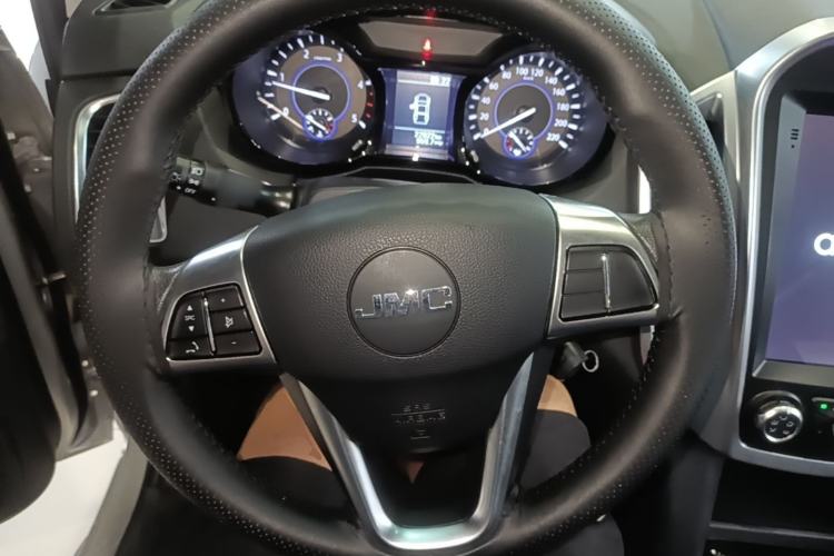 Used JMC Baodian 2020 2.5T Diesel Two-Wheel Drive Comfort Edition Long Wheelbase JX4D25A6L Steering Wheel