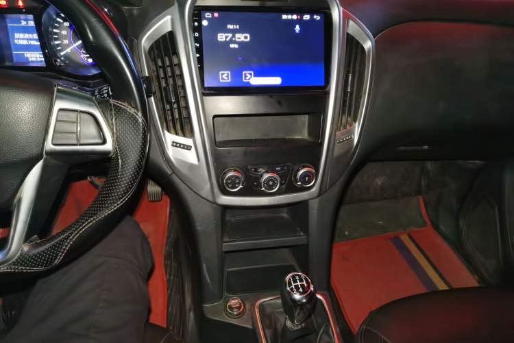 Used JMC Baodian 2020 2.5T Diesel 4x4 Comfort Edition Long Wheelbase JX4D25A6L Audio And AC Panel
