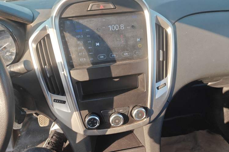 Used JMC Baodian 2020 2.5T Diesel Two-Wheel Drive Comfort Edition Long Wheelbase JX4D25A6L Audio And AC Panel