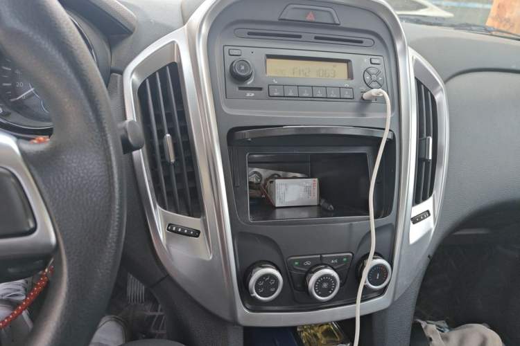 Used JMC Baodian 2020 2.5T Diesel Two-Wheel Drive Comfort Edition Long Wheelbase JX4D25A6L Audio And AC Panel
