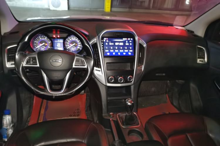 Used JMC Baodian 2020 2.5T Diesel 4x4 Comfort Edition Long Wheelbase JX4D25A6L Center Console