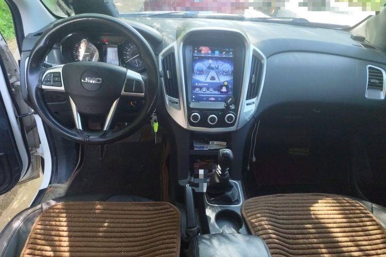 Used JMC Baodian 2020 1.8T Gasoline Two-Wheel Drive Comfort Edition Long Wheelbase JX4G18A6L Center Console