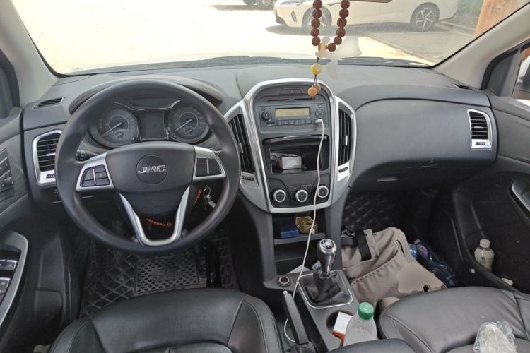 Used JMC Baodian 2020 2.5T Diesel Two-Wheel Drive Comfort Edition Long Wheelbase JX4D25A6L Center Console