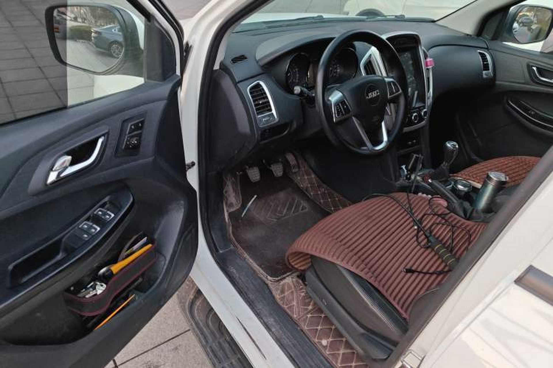 Used JMC Baodian 2020 2.5T Diesel Two-Wheel Drive Comfort Edition Standard Wheelbase JX4D25A6L Driver Seat
