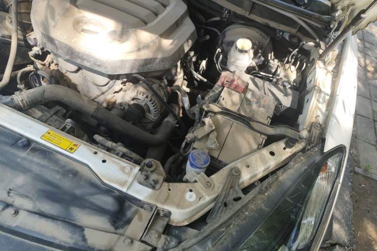 Used JMC Baodian 2020 1.8T Gasoline Two-Wheel Drive Comfort Edition Long Wheelbase JX4G18A6L Engine Bay Left
