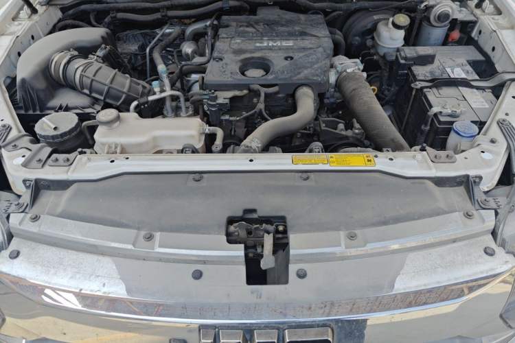 Used JMC Baodian 2020 2.5T Diesel Two-Wheel Drive Comfort Edition Long Wheelbase JX4D25A6L Engine Bay