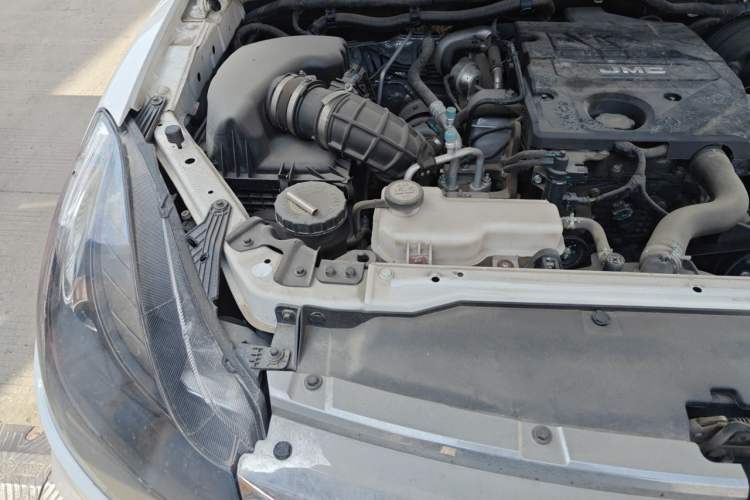 Used JMC Baodian 2020 2.5T Diesel Two-Wheel Drive Comfort Edition Long Wheelbase JX4D25A6L Engine Bay Right