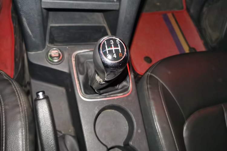 Used JMC Baodian 2020 2.5T Diesel 4x4 Comfort Edition Long Wheelbase JX4D25A6L Gear Lever