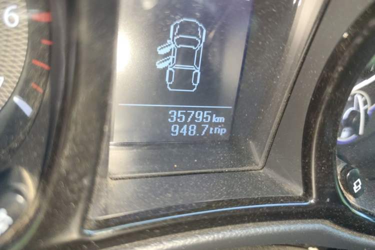 Used JMC Baodian 2020 1.8T Gasoline Two-Wheel Drive Comfort Edition Long Wheelbase JX4G18A6L Odometer Close Up