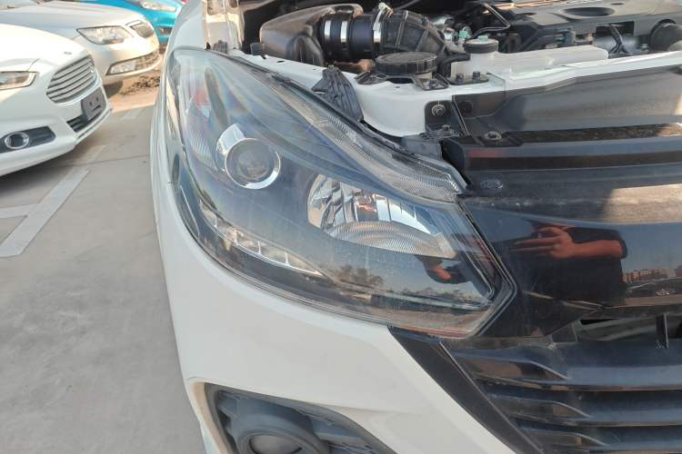 Used JMC Baodian 2020 2.5T Diesel Two-Wheel Drive Comfort Edition Long Wheelbase JX4D25A6L Right Front Headlight