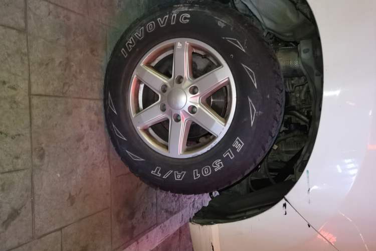 Used JMC Baodian 2020 2.5T Diesel 4x4 Comfort Edition Long Wheelbase JX4D25A6L Right Front Wheel Hub