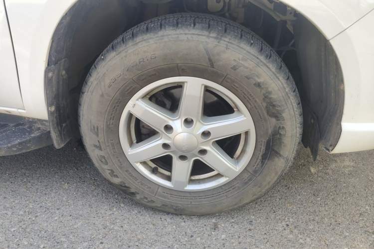 Used JMC Baodian 2020 1.8T Gasoline Two-Wheel Drive Comfort Edition Long Wheelbase JX4G18A6L Right Front Wheel Hub