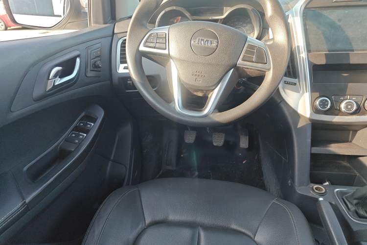 Used JMC Baodian 2020 2.5T Diesel Two-Wheel Drive Comfort Edition Long Wheelbase JX4D25A6L Steering Wheel