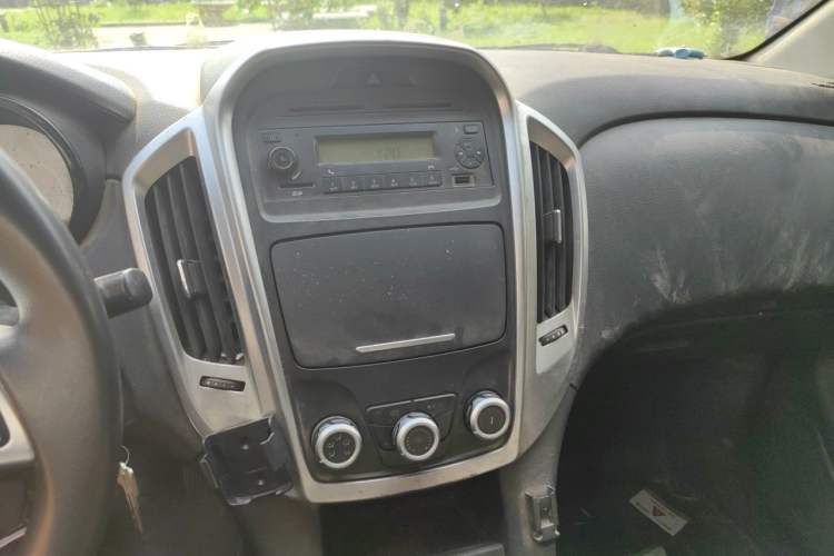 Used JMC Baodian 2020 2.5T Diesel Two-Wheel Drive Comfort Edition Long Wheelbase JX4D25A6L Audio And AC Panel