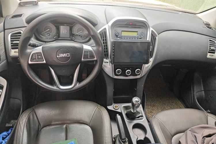 Used JMC Baodian 2020 2.5T Diesel Two-Wheel Drive Comfort Edition Long Wheelbase JX4D25A6L Center Console