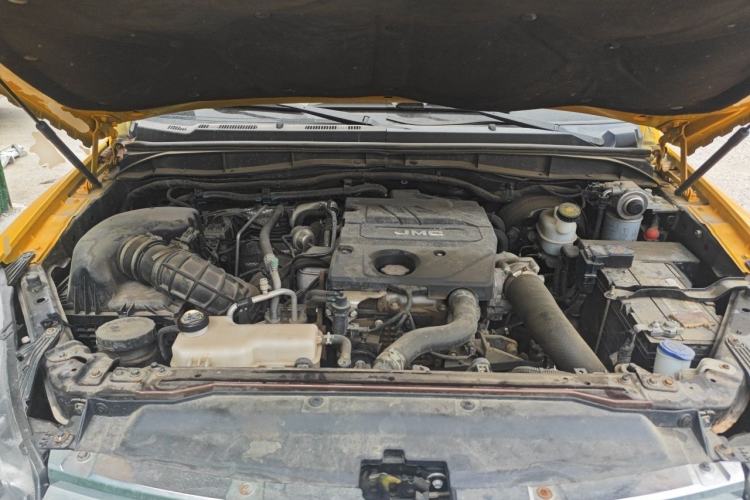 Used JMC Baodian 2020 2.5T Diesel Two-Wheel Drive Comfort Edition Long Wheelbase JX4D25A6L Engine Bay