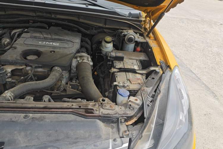 Used JMC Baodian 2020 2.5T Diesel Two-Wheel Drive Comfort Edition Long Wheelbase JX4D25A6L Engine Bay Left