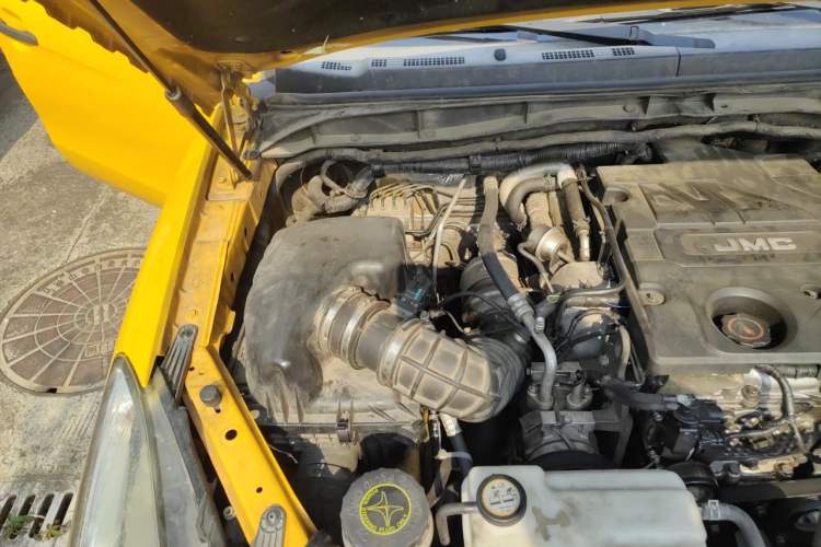 Used JMC Baodian 2020 2.5T Diesel Two-Wheel Drive Comfort Edition Long Wheelbase JX4D25A6L Engine Bay Right