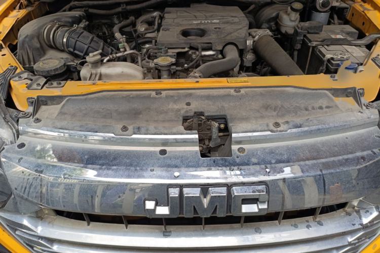 Used JMC Baodian 2020 2.5T Diesel Two-Wheel Drive Comfort Edition Standard Wheelbase JX4D25A6L Engine Bay