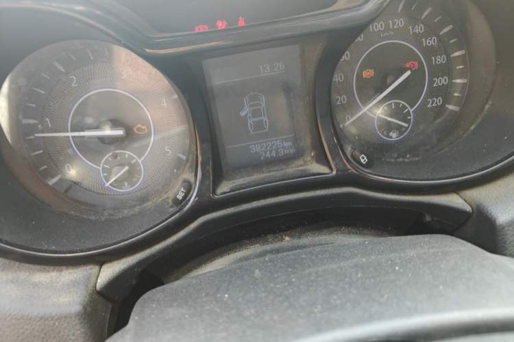 Used JMC Baodian 2020 2.5T Diesel Two-Wheel Drive Comfort Edition Long Wheelbase JX4D25A6L Odometer Close Up