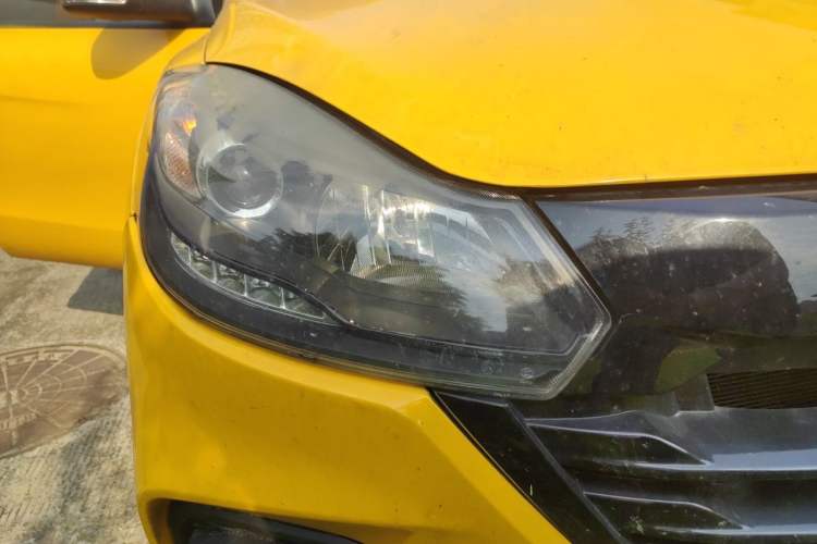 Used JMC Baodian 2020 2.5T Diesel Two-Wheel Drive Comfort Edition Long Wheelbase JX4D25A6L Right Front Headlight