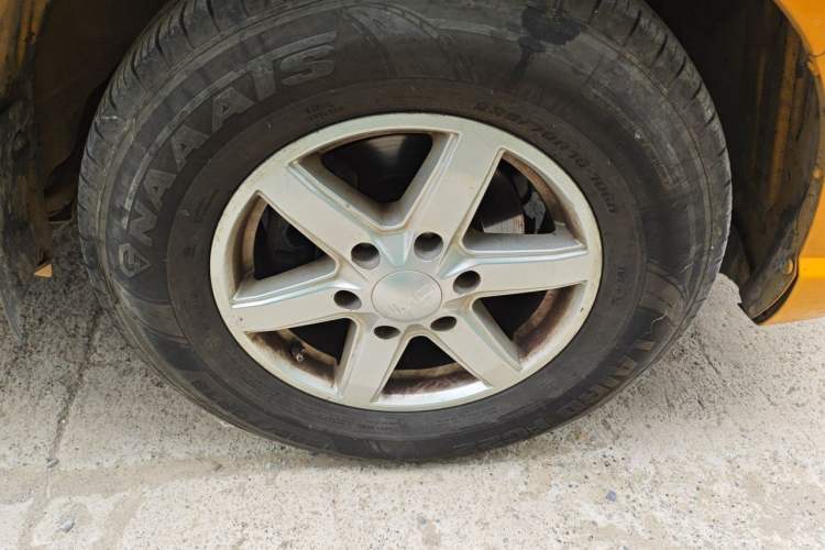 Used JMC Baodian 2020 2.5T Diesel Two-Wheel Drive Comfort Edition Long Wheelbase JX4D25A6L Right Front Wheel Hub
