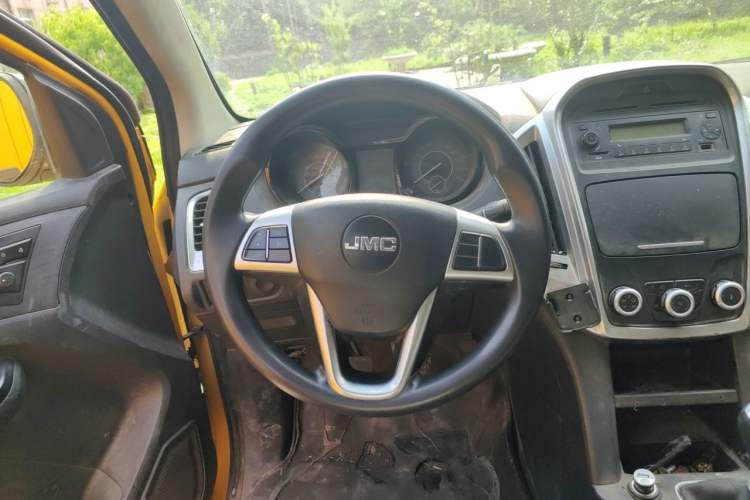 Used JMC Baodian 2020 2.5T Diesel Two-Wheel Drive Comfort Edition Long Wheelbase JX4D25A6L Steering Wheel