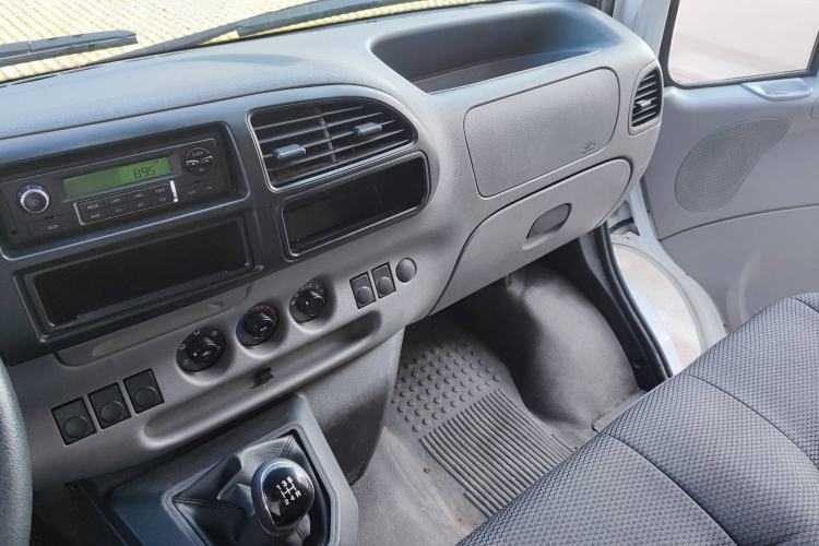 Used JMC Baodian 2022 2.5T Diesel Two-Wheel-Drive Comfort Edition Standard Wheelbase JX4D25A6L Audio And AC Panel