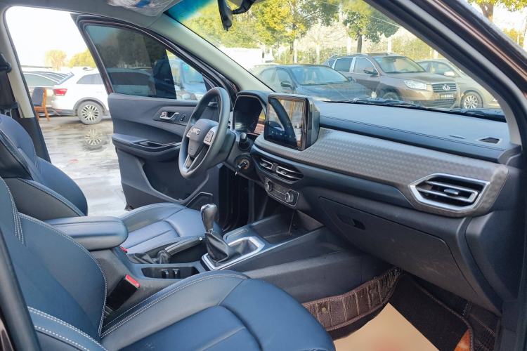 Used JMC Baodian 2022 2.5T Diesel Two-Wheel-Drive Comfort Edition Standard Wheelbase JX4D25A6L Interior 7