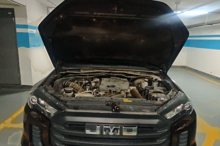 Used JMC Baodian 2022 2.5T Diesel Two-Wheel-Drive Comfort Edition Standard Wheelbase JX4D25A6L Engine Bay