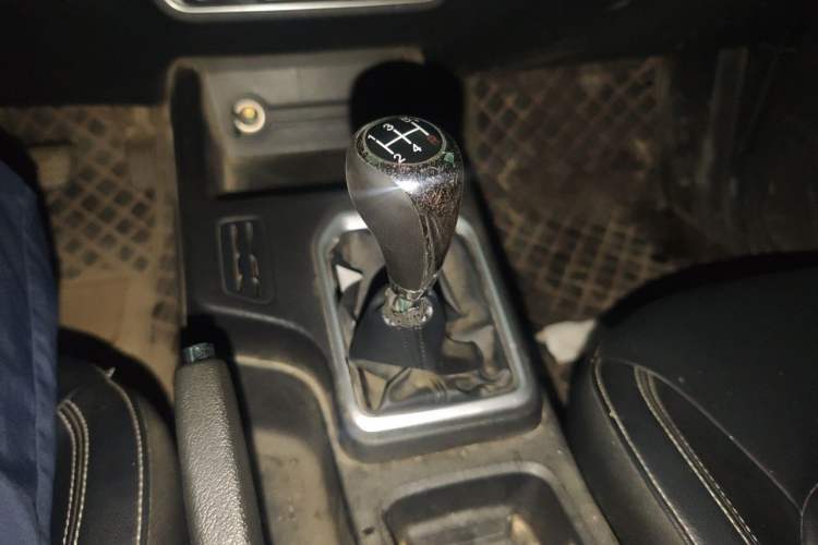 Used JMC Baodian 2022 2.5T Diesel Two-Wheel-Drive Comfort Edition Standard Wheelbase JX4D25A6L Gear Lever