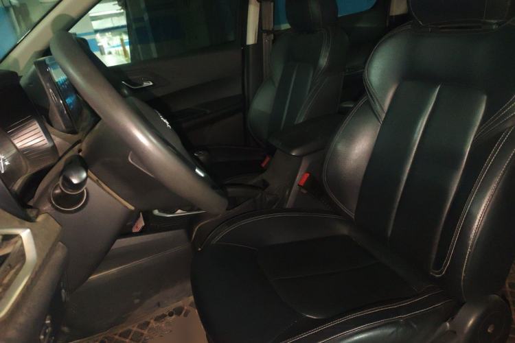 Used JMC Baodian 2022 2.5T Diesel Two-Wheel-Drive Comfort Edition Standard Wheelbase JX4D25A6L Left Front Seat