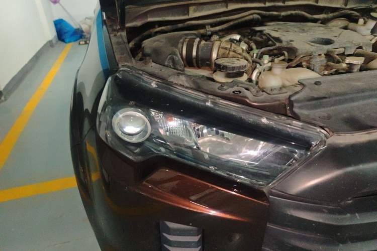 Used JMC Baodian 2022 2.5T Diesel Two-Wheel-Drive Comfort Edition Standard Wheelbase JX4D25A6L Right Front Headlight