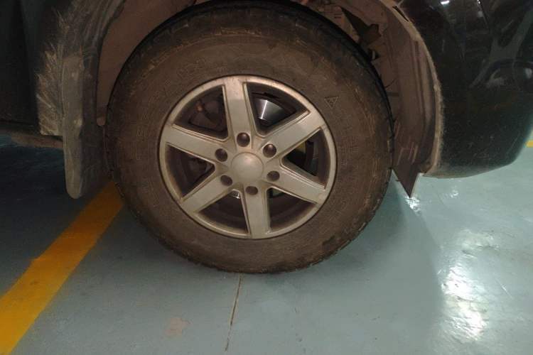 Used JMC Baodian 2022 2.5T Diesel Two-Wheel-Drive Comfort Edition Standard Wheelbase JX4D25A6L Right Front Wheel Hub