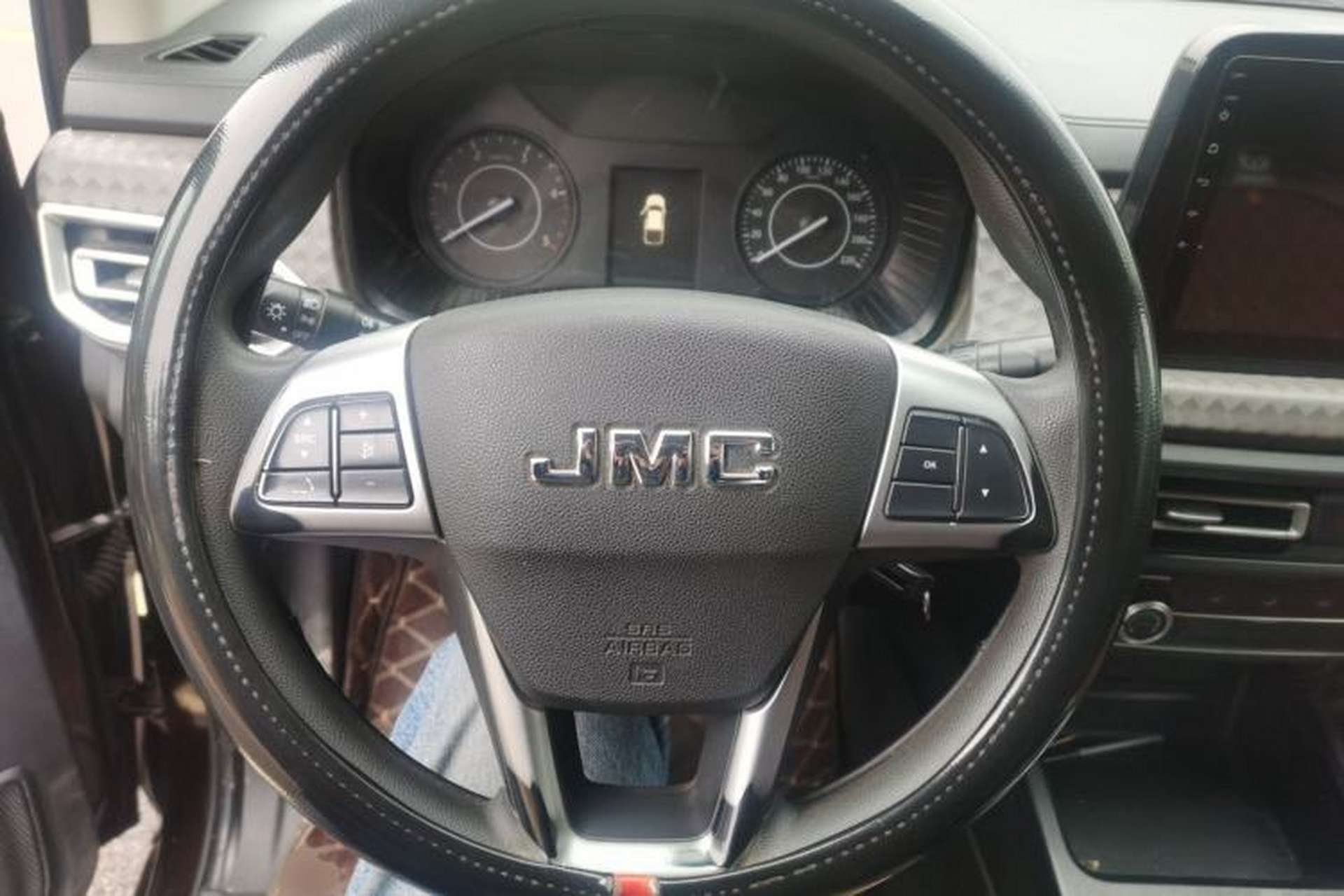 Used JMC Baodian 2022 2.5T Diesel Two-Wheel-Drive Comfort Edition Standard Wheelbase JX4D25A6L Steering Wheel