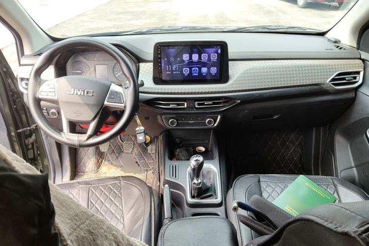 Used JMC Baodian 2022 2.5T Diesel 4x4 Comfort Edition Long Wheelbase JX4D25A6L Center Console