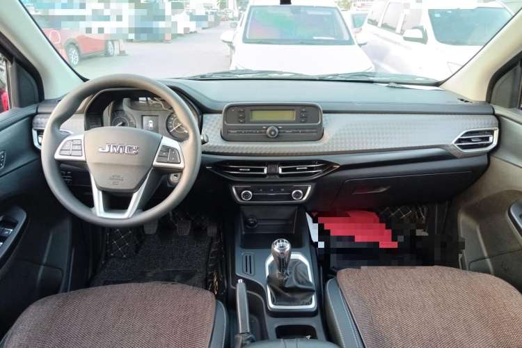 Used JMC Baodian 2022 2.5T Diesel 2WD Comfort Edition with Flat Bed and Extended Wheelbase – JX4D25A6L Center Console