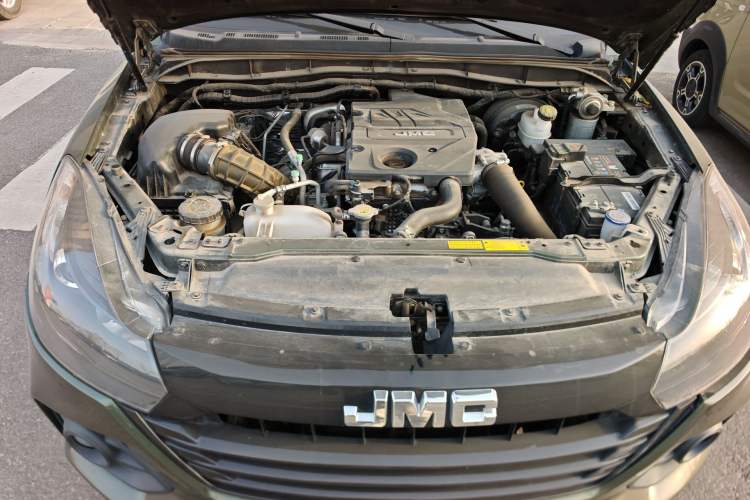 Used JMC Baodian 2022 2.5T Diesel 2WD Comfort Edition with Flat Bed and Extended Wheelbase – JX4D25A6L Engine Bay