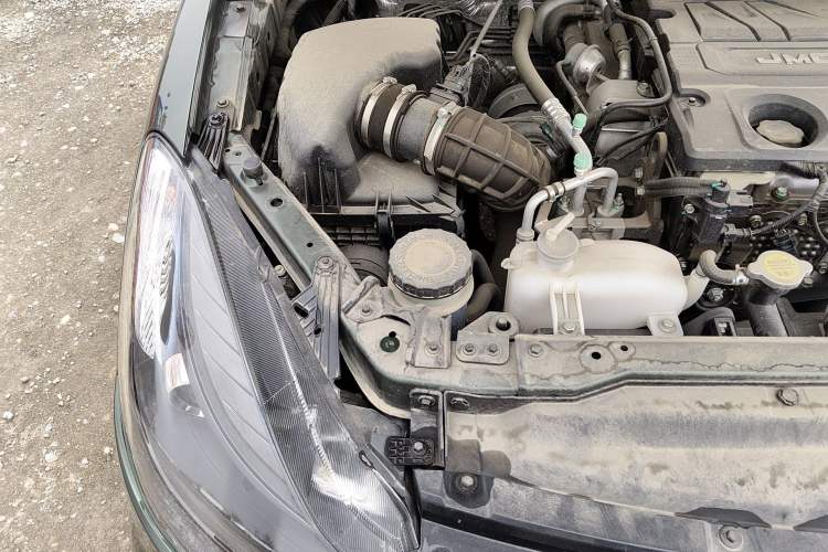 Used JMC Baodian 2022 2.5T Diesel 4x4 Comfort Edition Long Wheelbase JX4D25A6L Engine Bay Right
