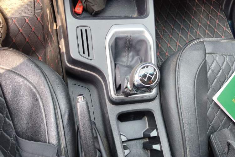 Used JMC Baodian 2022 2.5T Diesel 4x4 Comfort Edition Long Wheelbase JX4D25A6L Gear Lever