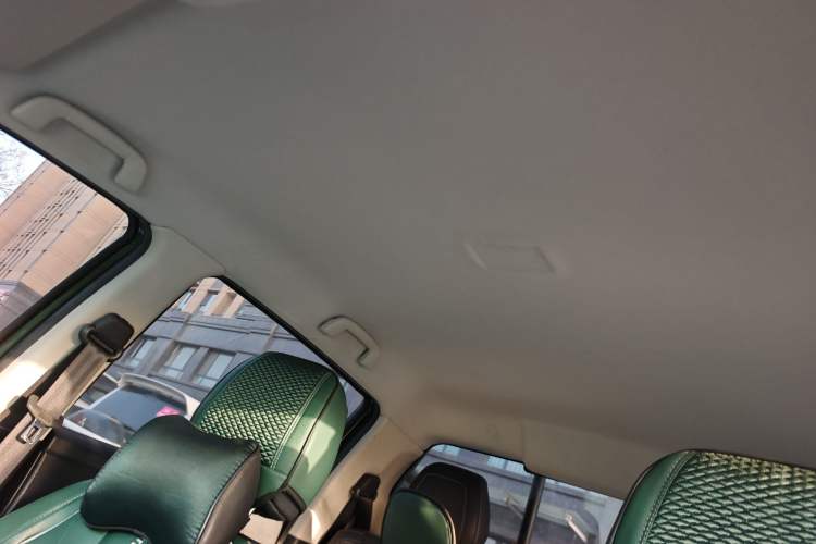 Used JMC Baodian 2022 2.5T Diesel 2WD Comfort Edition with Flat Bed and Extended Wheelbase – JX4D25A6L Headliner