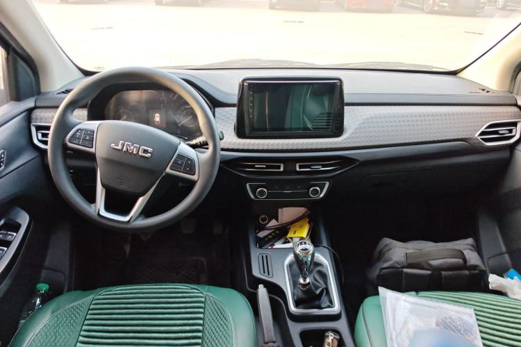 Used JMC Baodian 2022 2.5T Diesel 2WD Comfort Edition with Flat Bed and Extended Wheelbase – JX4D25A6L Interior 2