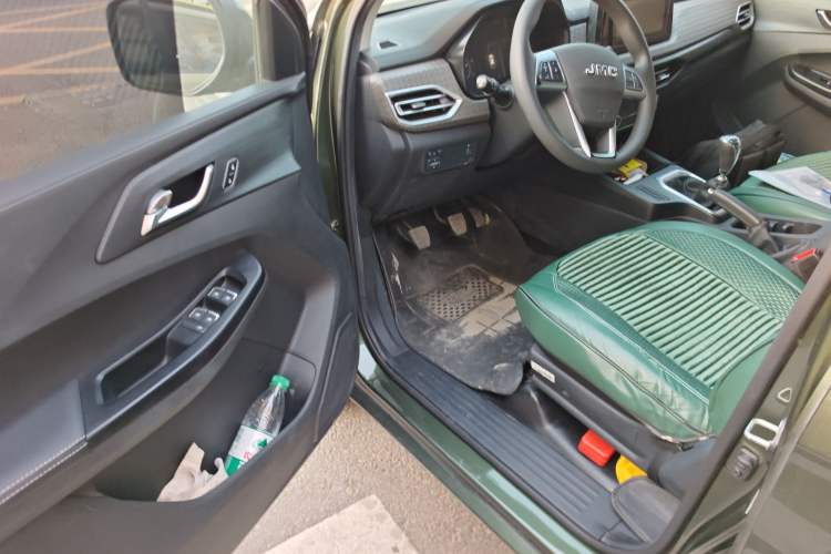 Used JMC Baodian 2022 2.5T Diesel 2WD Comfort Edition with Flat Bed and Extended Wheelbase – JX4D25A6L Interior 3