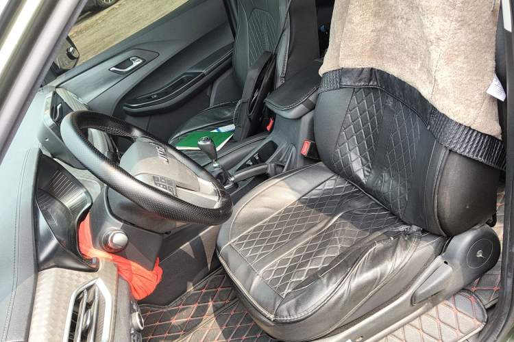 Used JMC Baodian 2022 2.5T Diesel 4x4 Comfort Edition Long Wheelbase JX4D25A6L Left Front Seat
