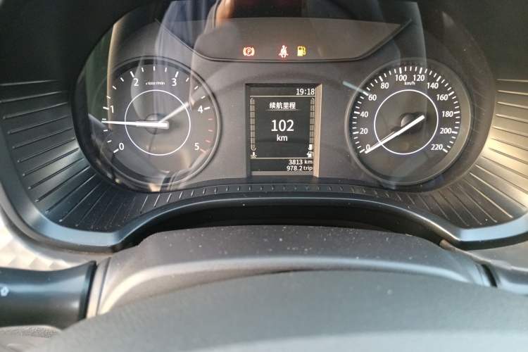 Used JMC Baodian 2022 2.5T Diesel 2WD Comfort Edition with Flat Bed and Extended Wheelbase – JX4D25A6L Odometer Close Up