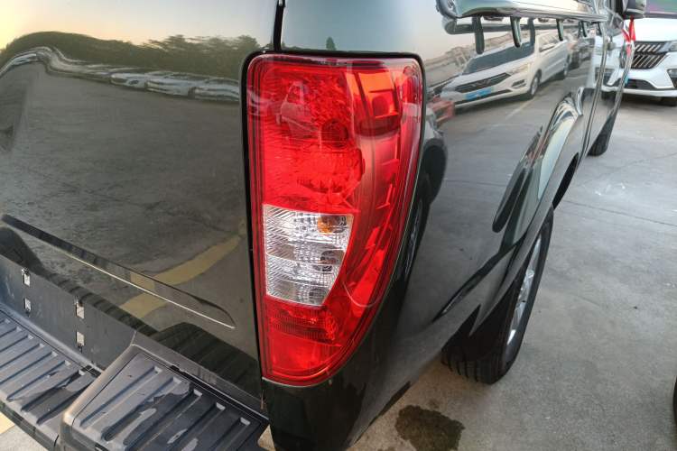 Used JMC Baodian 2022 2.5T Diesel 2WD Comfort Edition with Flat Bed and Extended Wheelbase – JX4D25A6L Right Rear Taillight
